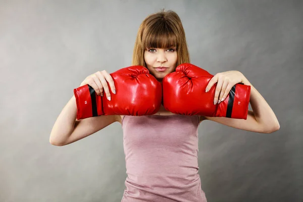 Woman holding boxing gloves — Stock Photo, Image