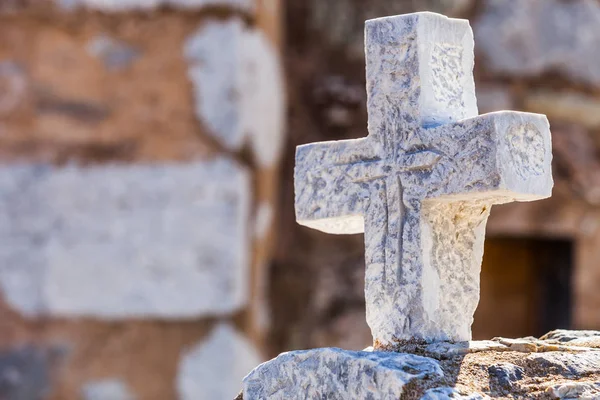 Грецька кам'яний хрест на поховань — стокове фото