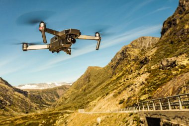 Norveç doğasına karşı uçan drone