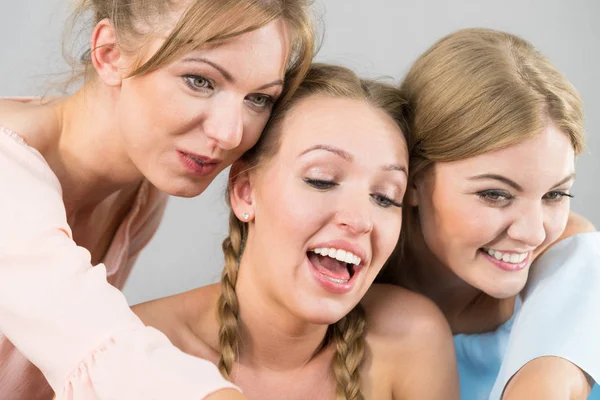 Positive female friends having fun — Stock Photo, Image