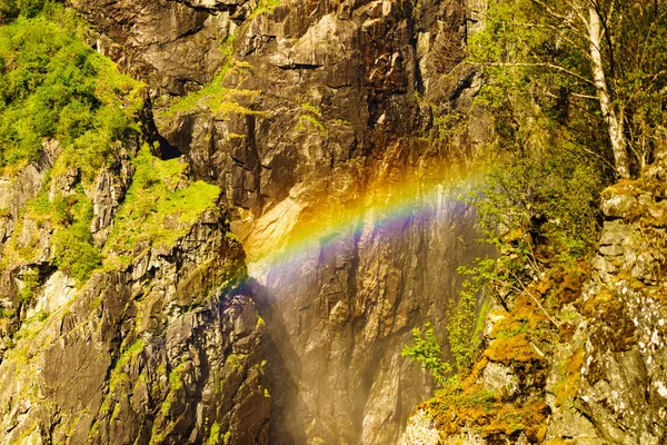 Радуга в скалистых горах — стоковое фото
