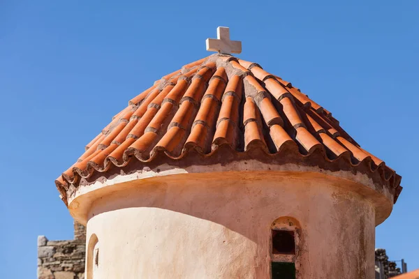Detalj av arkitekturen kyrkan i Vathia stad, Mani Grekland. — Stockfoto