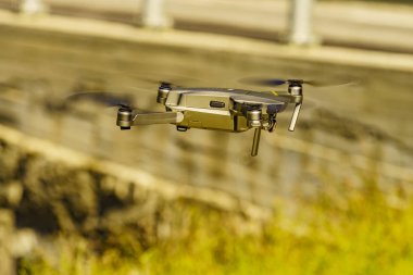 Drone doğaya karşı uçan