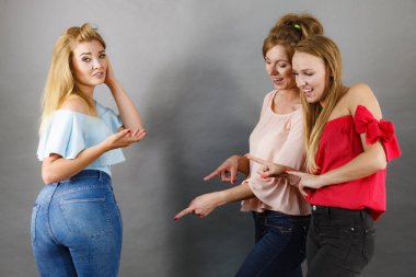 Kadın arkadaş vücut şekli hakkında dedikodum