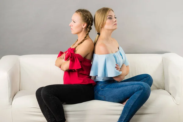 Two women being mad at each other — Stock Photo, Image