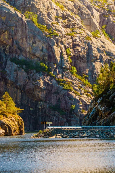 Paisaje de carreteras y fiordos en Noruega — Foto de Stock