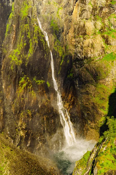 Cachoeira Voringsfossen, cânion Mabodalen Noruega — Fotografia de Stock