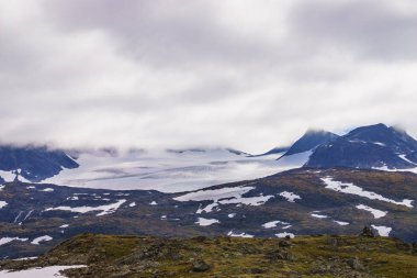 Buz buzullu dağlar. Road Sognefjellet, Norveç