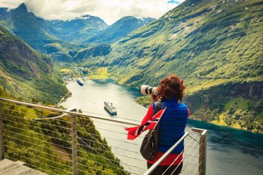 Turist alma fotoğraf fiyort Landscape, Norveç
