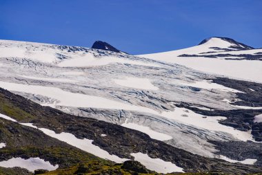 Buz buzullu dağlar. Road Sognefjellet, Norveç