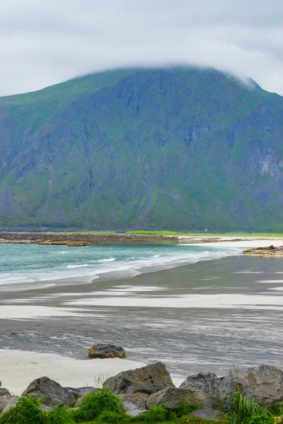 Ramberg Beach na ilha Flakstadoy, Lofoten Noruega — Fotografia de Stock