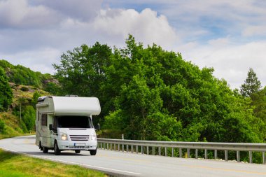 Yolculuğa Camper araba