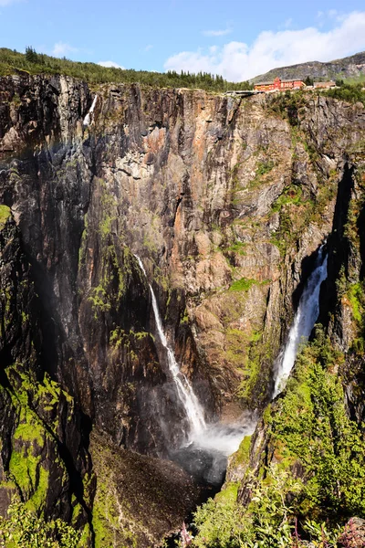 Cachoeira Voringsfossen, rota Hardangervidda, Noruega Fotografias De Stock Royalty-Free