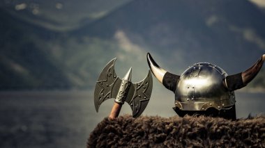 Fiyort sahilinde Viking kaskı, Norveç