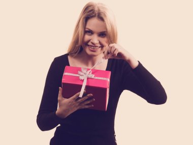 Kız açılış pembe hediye kutusu