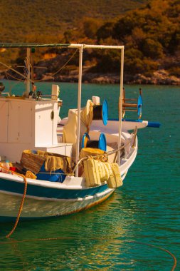 Yunan marinasında balıkçı teknesi