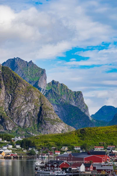 Fjorden och bergen landskap. Lofoten öarna Norge — Stockfoto