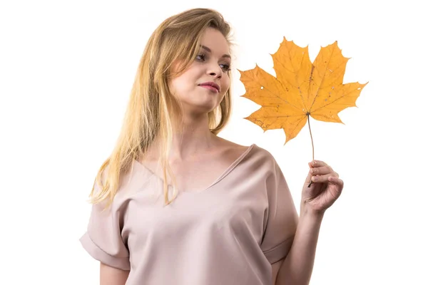 Woman holding maple leaf in hand — Stock Photo, Image