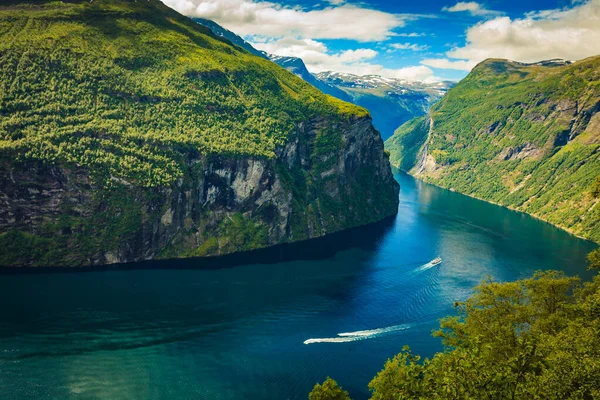 Fjord Geirangerfjord with ferry boat, Norway. — Stock Photo, Image
