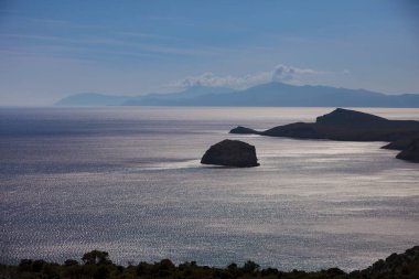 Deniz yunan adalarında uzaktan görünüm