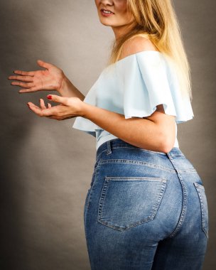 Büyük kalçalı kadın