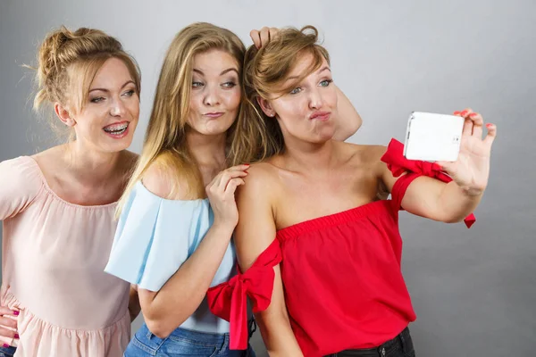 Fashionable women taking selfie — Stock Photo, Image