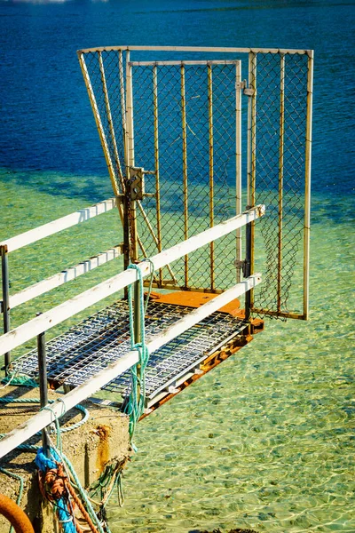 Puerto pesquero en el pueblo de Bleik, isla de Andoya — Foto de Stock