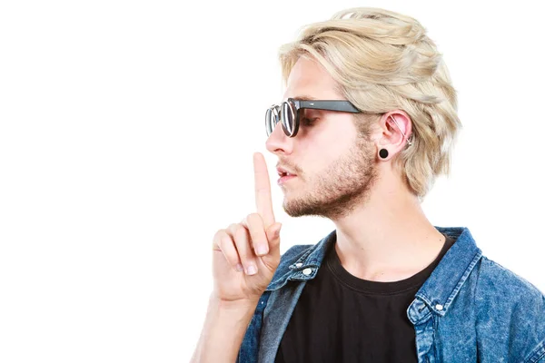 Hipster artistic man with sunglasses, silence gesture — Stock Photo, Image