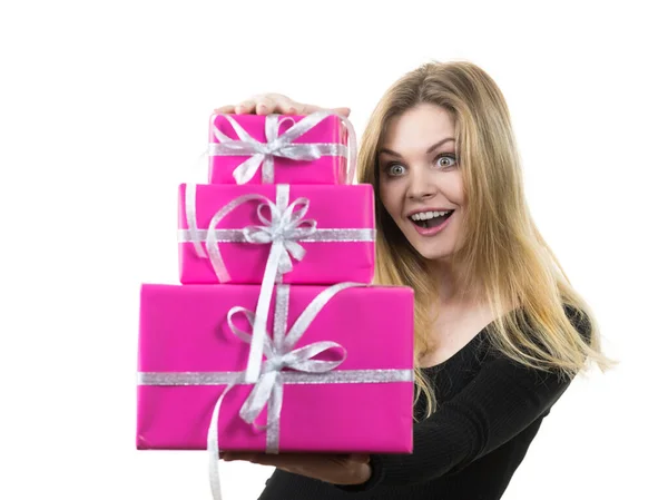 Menina surpresa com caixas de presente rosa — Fotografia de Stock