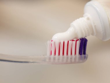 Diş sağlığı hizmetleri. Kapalı diş fırçası ve diş macunu..