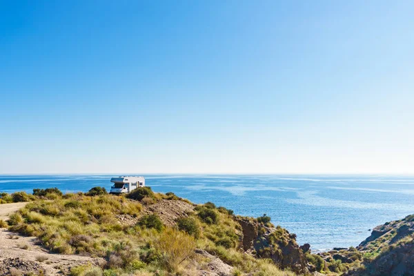 Camper Auto Campeggio Sulla Scogliera Sopra Cabezo Negro Spiaggia Paesaggio — Foto Stock