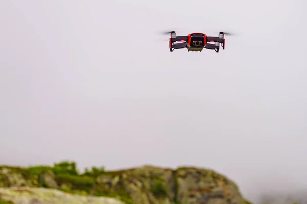 Drone Volando Sobre Cielo Por Clima Nublado Tomar Fotos Videos —  Fotos de Stock