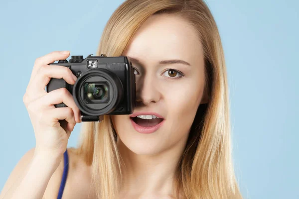 Photographer Girl Shooting Images Lovely Blonde Smiling Woman Camera Blue — Stock Photo, Image