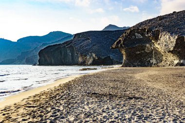 Monsul plajı. Kıyı manzarası, Cabo de Gata Nijar Doğal Parkı, Almerya, Endülüs, İspanya.