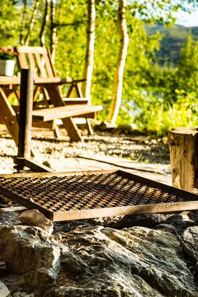 Picnic Site Rest Stop Area Wooden Chairs Table Flowers Decoration — Stock Photo, Image