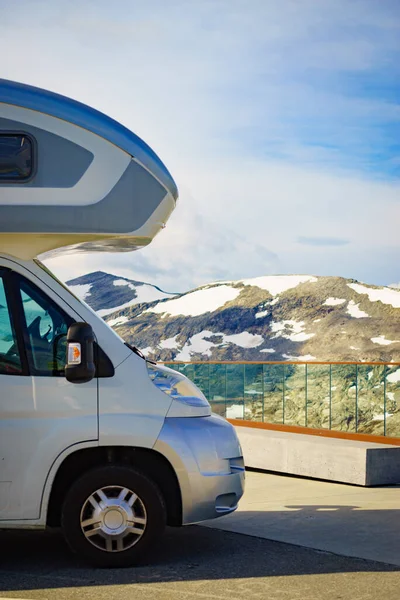 Camper Coche Dalsnibba Mirador Contra Montañas Paisaje Noruega Viajar Aventura —  Fotos de Stock