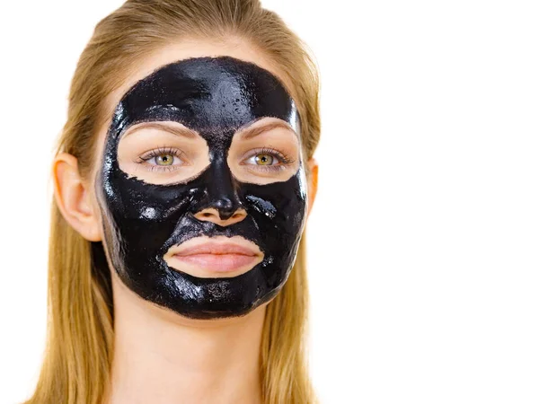 Jonge Vrouw Met Carbo Detox Zwarte Peel Masker Haar Gezicht — Stockfoto