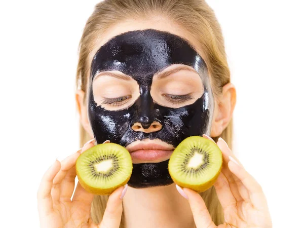 Jonge Vrouw Met Carbo Zwarte Peel Masker Haar Gezicht Met — Stockfoto