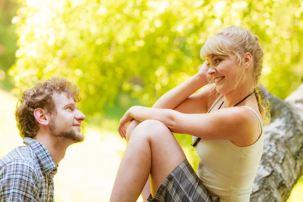 Liefde Mensen Geluk Concept Reizen Liefhebbend Paar Met Plezier Buiten — Stockfoto