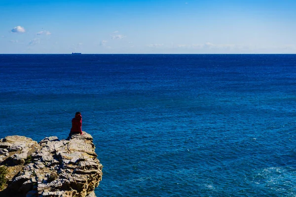 Turistkvinna Spanska Steniga Kusten Murcia Regionen Medelhavets Kustlandskap Calblanque Regional — Stockfoto