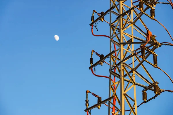 Stâlpi Transmisie Energiei Electrice Linii Electrice Turnuri Înaltă Tensiune Împotriva — Fotografie, imagine de stoc