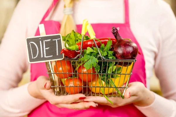 Καλάθι Αγορών Ταμπέλα Διατροφής Και Πολλά Πολύχρωμα Λαχανικά Υγιεινός Τρόπος — Φωτογραφία Αρχείου