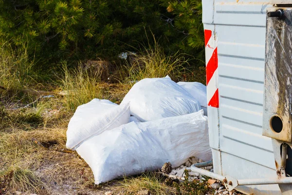 Cubo Basura Industrial Grande Aire Libre Con Muchas Bolsas Sacos — Foto de Stock