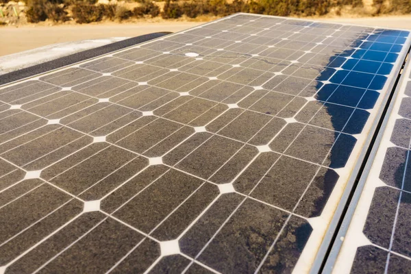 Cerrar Paneles Solares Fotovoltaicos Cargando Baterías Concepto Energía Ecológica Renovable — Foto de Stock