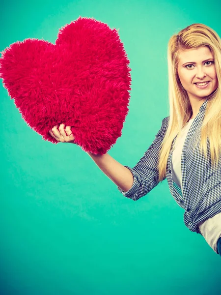 Amor Romance Concepto Idea Regalo San Valentín Mujer Feliz Sosteniendo — Foto de Stock