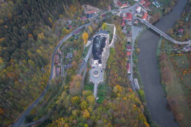 esk ternberk Kalesi, Sazava Nehri'nin batı tarafında yer alan, 13.