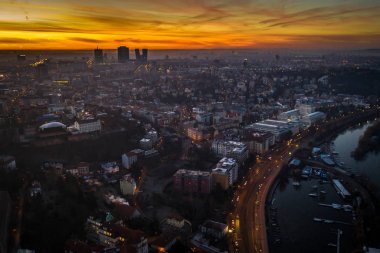 Aziz Petrus ve St Paul Bazilikası Prag Vyehrad kale bir neo-Gotik kilise, Çek Cumhuriyeti.1070-1080 yılında Çek Kralı Vratislav Ii tarafından kurulan, kilise arkasında ünlü mezarlık.