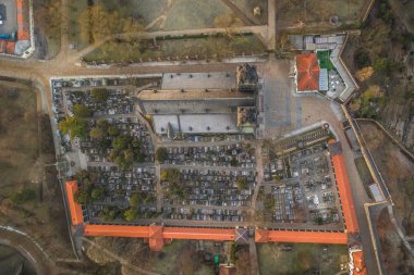 Aziz Petrus ve St Paul Bazilikası Prag Vyehrad kale bir neo-Gotik kilise, Çek Cumhuriyeti.1070-1080 yılında Çek Kralı Vratislav Ii tarafından kurulan, kilise arkasında ünlü mezarlık.