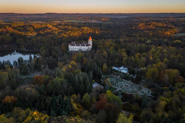 Konopiste Είναι Ένα Τετραώροφο Τριώροφο Κάστρο Που Βρίσκεται Στην Τσεχική — Φωτογραφία Αρχείου