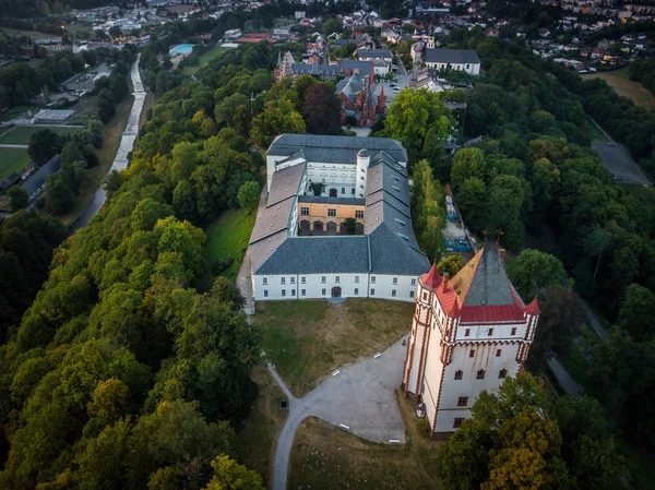 Hradec nad Moravici Kalesi Opava ilçesinde bir kale kompleksidir. Şato kompleksi Moravice Nehri üzerinde uzun bir tepe üzerinde kasabanın güney kesiminde yer almaktadır.
